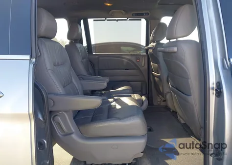 2010 Honda Odyssey Touring z USA, uszkodzony, nr VIN 5FNRL3H99AB012136